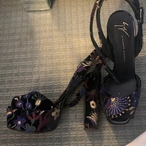Giuseppe zanoti velvet embroidered heels